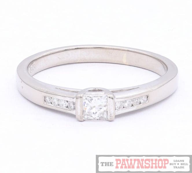 Diamond Solitaire 18CT White Gold Ring w/8 x Shoulder Diamonds