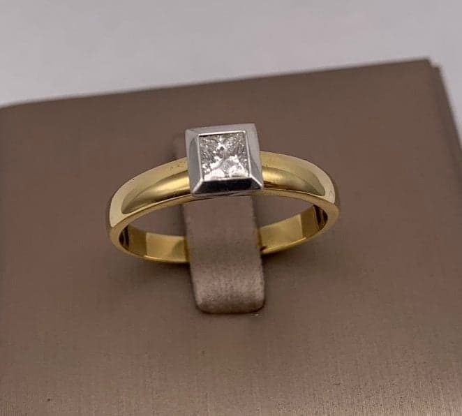 18ct Yellow Gold 0.25ct Princess Cut Diamond Solitaire Ring ~ $3,900!