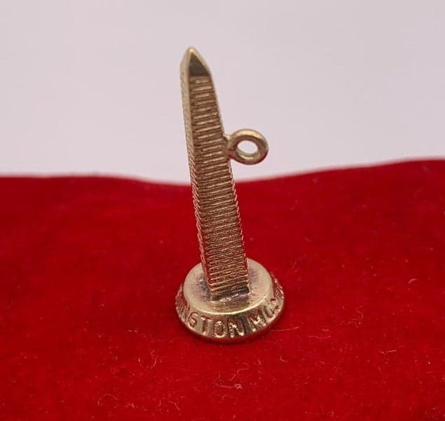 14ct Yellow Gold The Washington Monument Charm