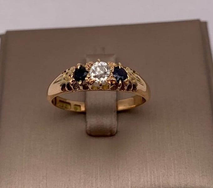 Vintage 18ct Yellow Gold Sapphire &amp; Diamond Ring ~ $3,500!