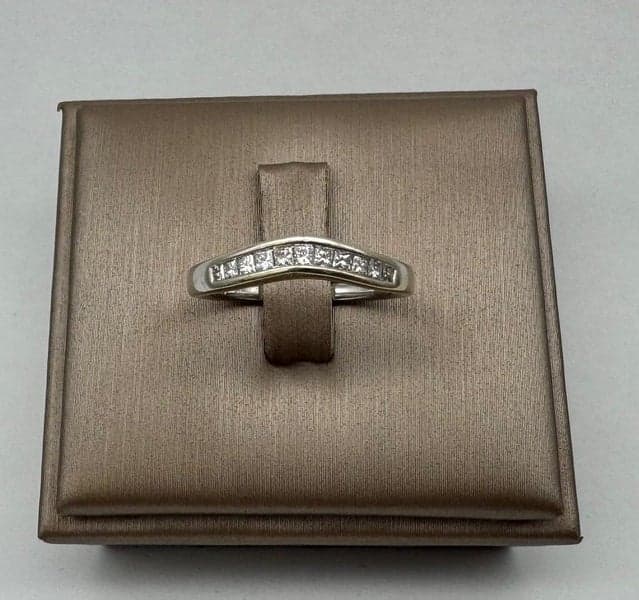 18ct White Gold 0.25ct TDW Diamond Princess Cut Curved Band Ring ~ $1,700!