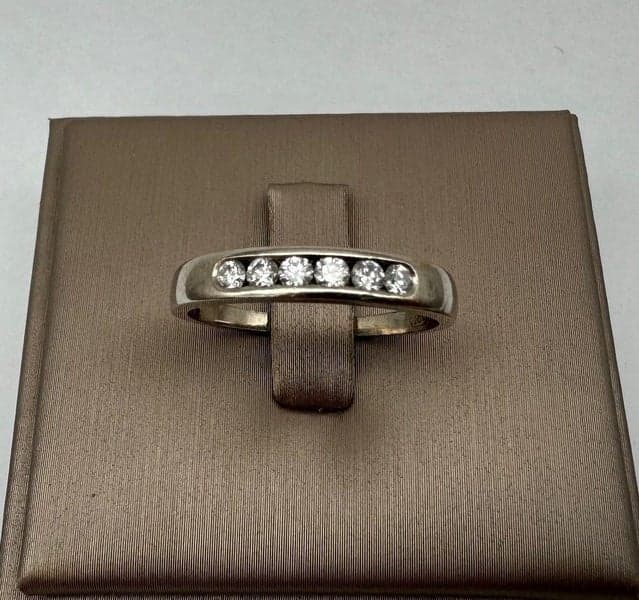 18ct White Gold 0.20ct TDW Diamond Band Ring ~ $2,700!