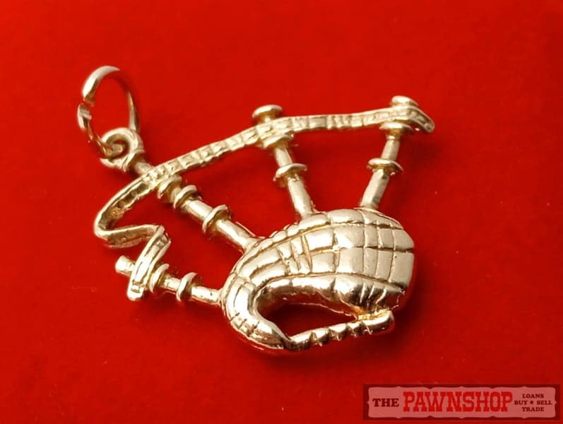 Traditional Scottish Bagpipes Charm in 10ct Yellow Gold 4.00 Grams