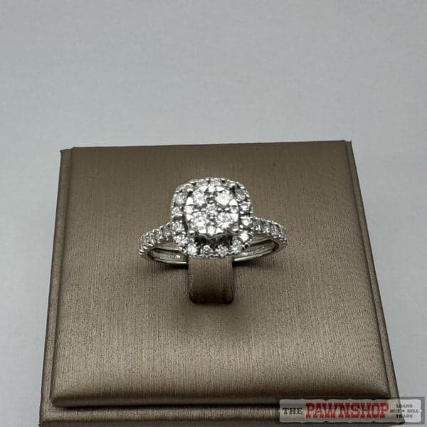 18ct White Gold 0.70ct TDW Diamond Cluster Ring ~ $3,900